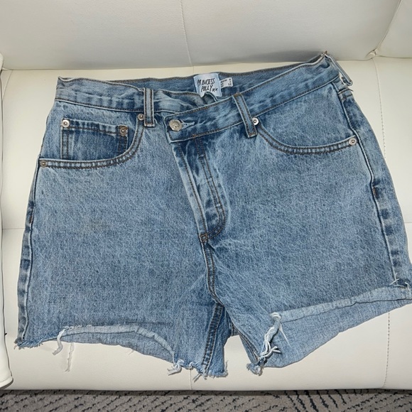 Princess Polly Asymmetrical Cross Shorts - Picture 1 of 2